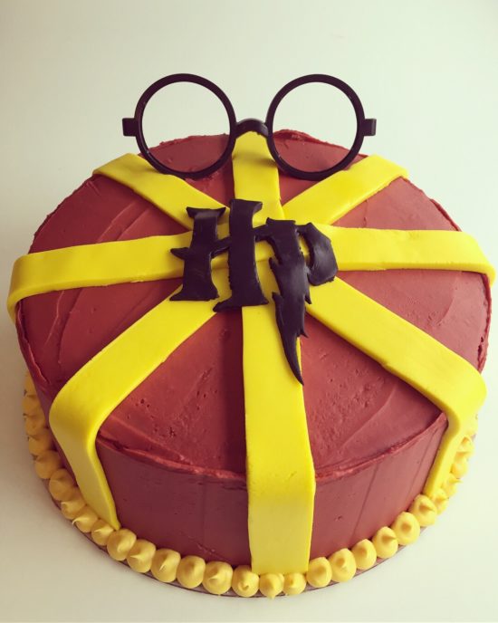 Glasses and Gryffindor Scarf Harry Potter Cake